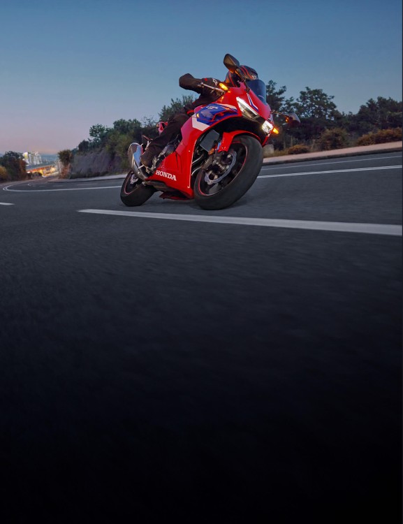 DOHC Twin Cylinder Engine DOHC Twin Cylinder Engine