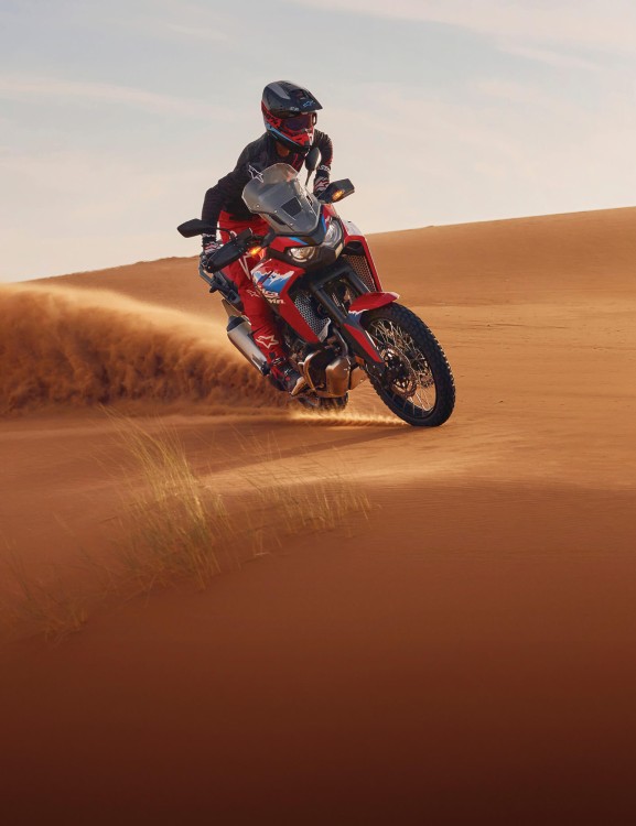 crf1100africatwin-man-product-page-hero-mobile-1600x2080-01