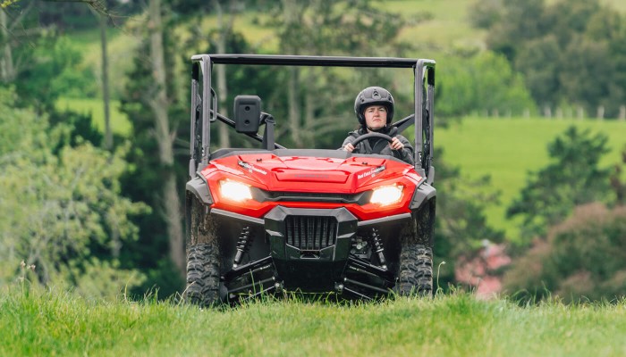 pioneer-1000-5p-2024-trail-product-page-zig-zag-img1-1400x800